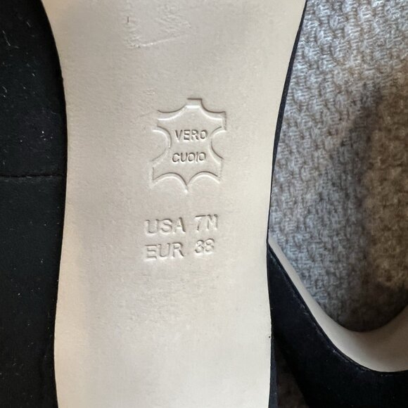 Via Spiga Black Suede and Patent Pump Heels - Picture 7 of 7